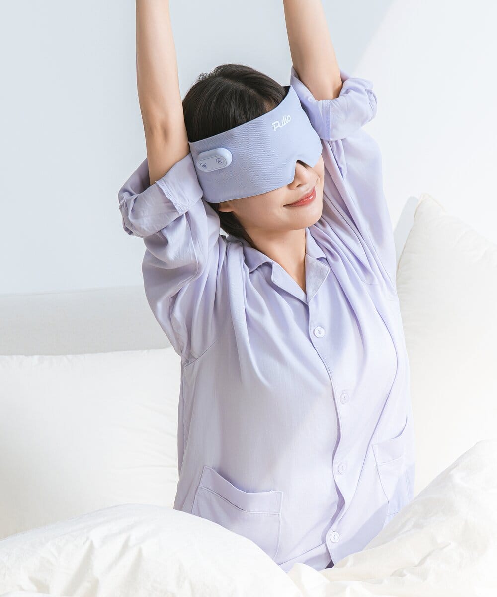 고급스러운 디자인의 프리미엄 마사지기를 손에 들고 있는 모습을 보여주는 썸네일 이미지